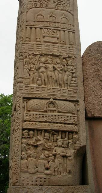 大ストゥーパ　第１塔　門柱のレリーフ